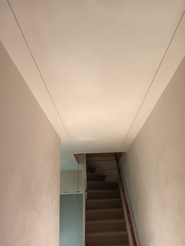 Plafond gang afwerken